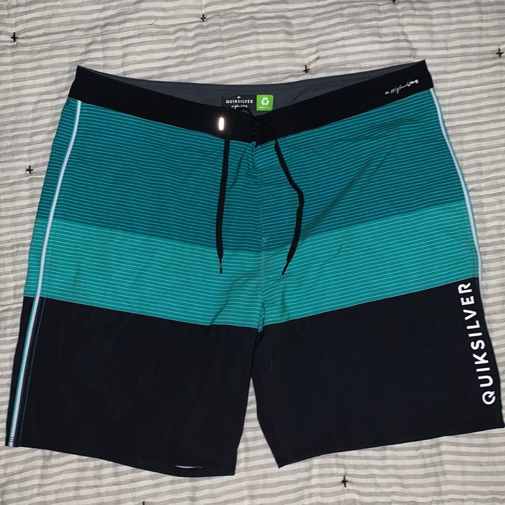 Quicksilver size 40 men’s swim